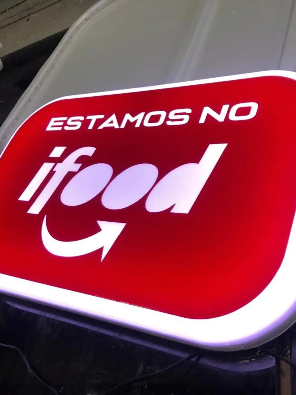 Luminoso em acrílico com LED "Estamos no iFood" — Zoom Comunicação Visual